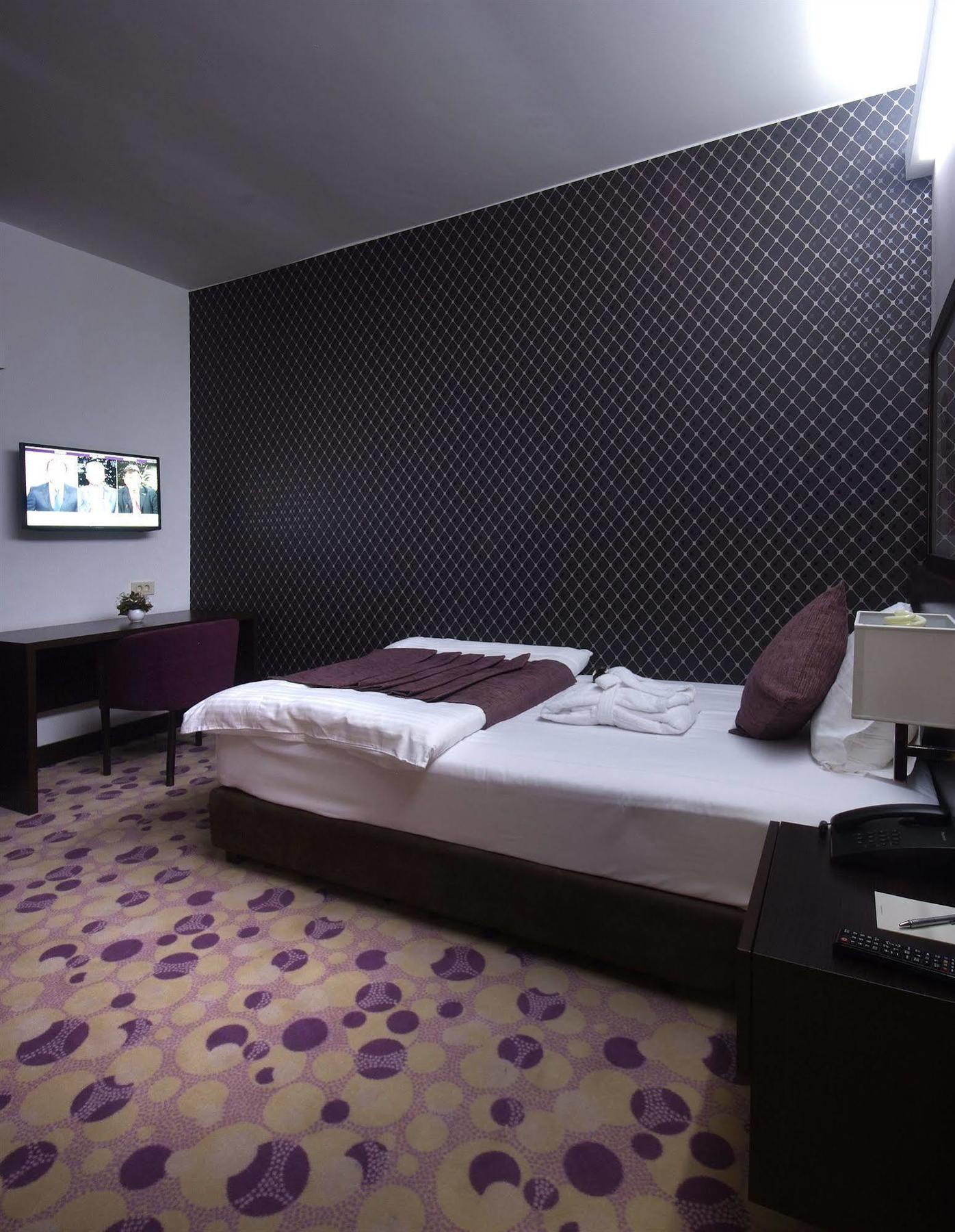 Hotel Park Doboj Exteriör bild